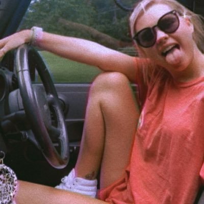 addyschlosss's profile picture. be happy, love dearly