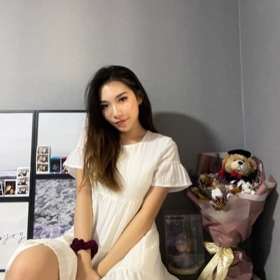 nialltella_x's profile picture. bloodied my hands on crowded thorns from roses i picked for you.