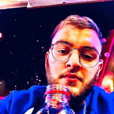 LjR_798's profile picture. Je suis sourd 🧏‍♂️🧏‍♂️🧏‍♂️ Je suis portugais 🇵🇹🇵🇹🇵🇹 J’adore le foot ⚽️⚽️⚽️ J’adore le basket 🏀🏀🏀