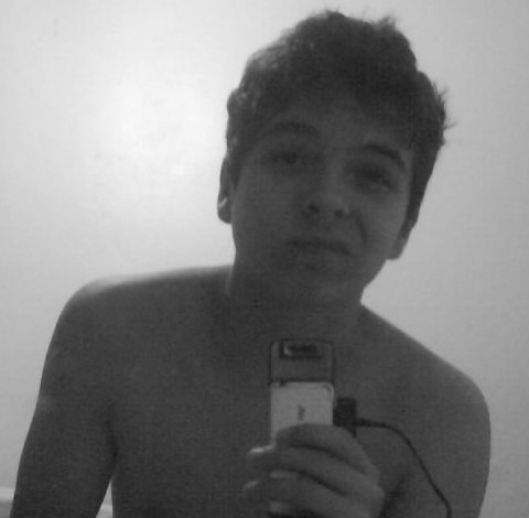 prazer sou bejota to aqui twitando, escrevendo de tudo e nunca parando