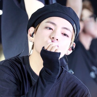 taevworld_'s profile picture. #V: 𝙨𝙞𝙣𝙜𝙪𝙡𝙖𝙧𝙞𝙩𝙮; 𝙩𝙚𝙡𝙡 𝙢𝙚 고통조차 가짜라면 ✦ // fan account //