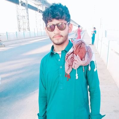 ! #ساڈی_وحشت_ڈسیندی_ہے_اساں_محشر_گزارے_ہِن
🤔 jind🤔
#میں_غزلاں_نال_بھائیں_لئیساں_میڈے_اندر_انگارے_ہِن