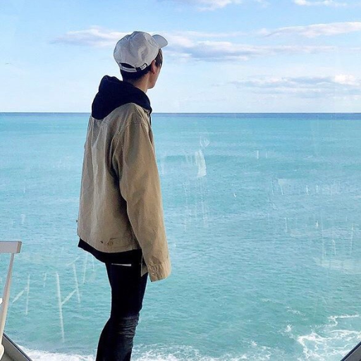 25歳 / 個人事業主 /【お金のために働かない生活】を満喫中🍹 仕組み作り▶︎毎月”5~70万”を自動で稼ぐ / スキマ時間でOK / 稼ぎたい人はLINEまで😌