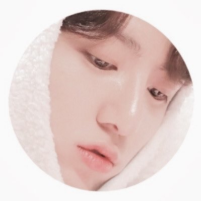 𝐉𝐔𝐍𝐆𝐊𝐎𝐎𝐊 𝖺𝗇𝖽 𝖻𝗍𝗌; the brightness of your eyes can be more illuminated than the reflection of the moon in the sea.
