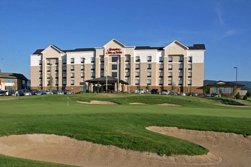 Welcome to the award-winning Blairsville Hampton Inn & Suites, adjacent to the beautiful Chestnut Ridge Golf Resort & Conference Center.