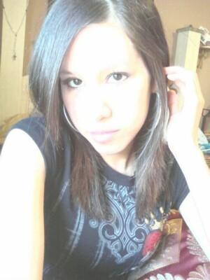 I'm an outgoing female.i prefer to have dinners with families.In spare time,I like reading books..