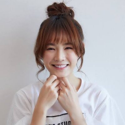 ■仕事:ノマドTwitterワーカー
■好き:愛犬、お花、ネイル、アロマオイル
■特技:SNSマーケティング、アクセサリー作り
■一言:月収50万円になったのを機にフリーランスになりました🥰