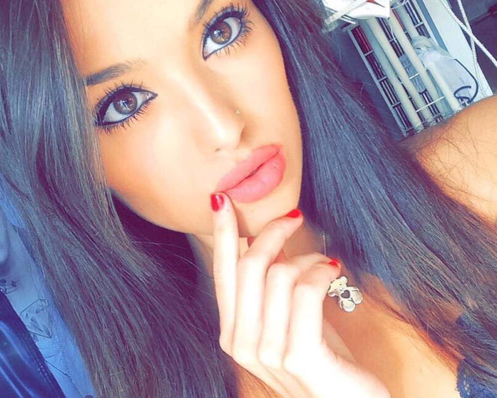 I love meeting new people. Follow me, and I will send you my pictures 👄😊😊