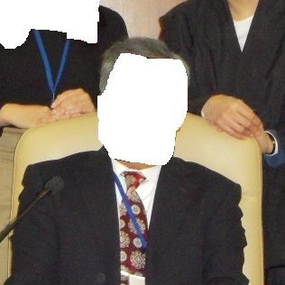 悩める裁判員経験者・似蛭田妖と申します。直接証拠ゼロの事件を担当。寒い中、３か月も地裁に通いました。 業務終了後は裁判員を務めたことに起因して数々の災難が。それは今も続いていますが、相談に乗って下さる方々のおかげで助けられています。この裁判と災難の体験により、この社会が抱える様々な問題を真剣に考えるようになりました。