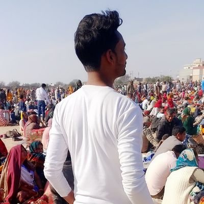 दो चीजों को व्यर्थ ना गवांए
अन्न के कण को
और सत्संग के क्षण को
