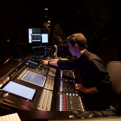 Sound Designer. Student at UNCSA. I like to make loud noise.