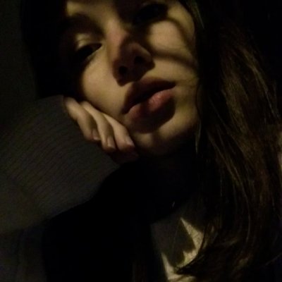 delffita's profile picture. ❝ un violín que nunca calla, solo se desprende y es igual a las guirnaldas ❞