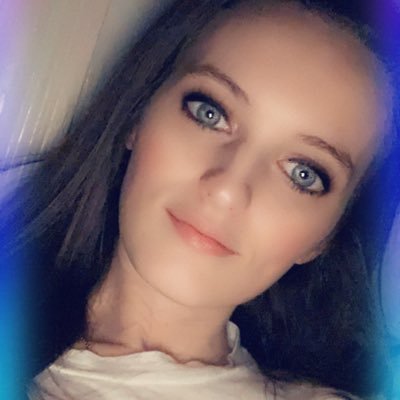 dakota. twenty eight. pitbull dog mom. mother of riyann and jordyn. full time student 💗🐶