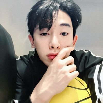 jiji_wh's profile picture. #원호 ɢıғ