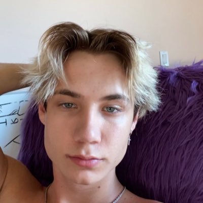 harleymarie3211's profile picture. Angles and Demons out Now