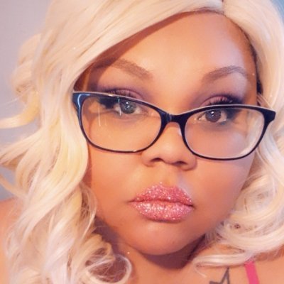 esperoxursox's profile picture. Well behaved women seldom make history.