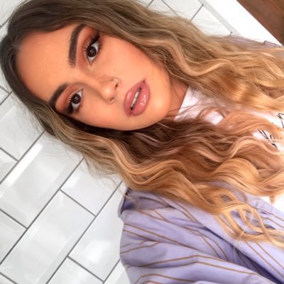 rainethompson_'s profile picture. writer / managing editor @manchanthology