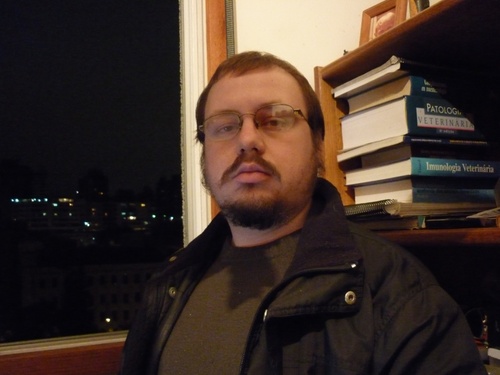 fernandomartens's profile picture. Médico Veterinário, astro do rock frustrado.