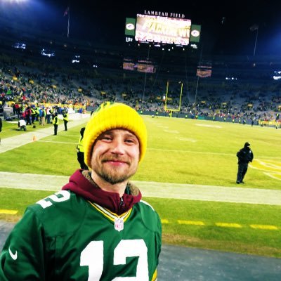 Packers Fan (comme si c’était pas assez clair) J’suis un peu le Hawkeye de Twitter : J’ai l’œil perçant, mais ma contribution est risible