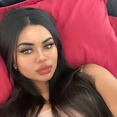 شجاعة اماراتية ثلاثينية تركت الخليج واعيش بامريكا بحريتي
ابي اغرد بس تبي تتفرج وتنبسط اهلا وسهلا تابع و انبسط معجبتك بل