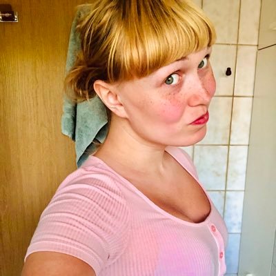 queer af olive enthusiast, indie nerd, some kind of a communist idk, she/her. 🚩🏳️🌈🐧