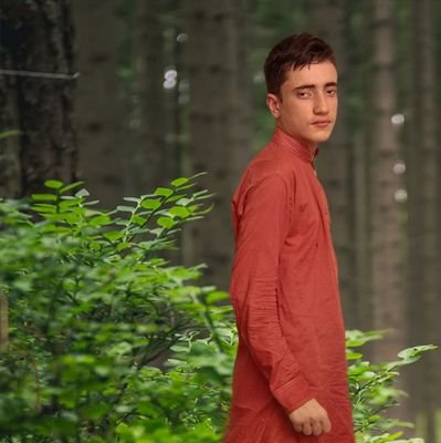 Ahmed46391900's profile picture. I am born in poor family but die will big man