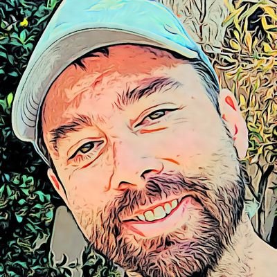 #B2B #webdesign specialist providing #SEO and #SocialMediaMarketing services. #Redwine taster, father, husband, brother, son and reasonable guy apparently?!