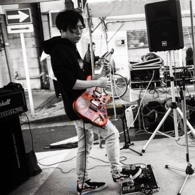 Guitarist /現在はアーティストLIVEサポート/レコーディング/楽曲制作&提供。/セッション等々フリーで活動中の選ばれし子供達の1人です。夢は海賊王を目指してる多趣味人間です。座右の銘は'真面目に不真面目' 仕事依頼お待ちしております。気軽にDMください♪