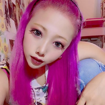 みくめろてャん 美輪さんから 凄いグラデになった 自染め ピンク ぱっつん Snow 可愛いとおもったらrt すっぴん 相互フォロー