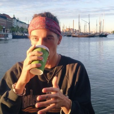 wildflowerelli's profile picture. 𝘁𝗵𝗲𝗿𝗲’𝘀 𝗮 𝗽𝗶𝗲𝗰𝗲 𝗼𝗳 𝘆𝗼𝘂 𝗶𝗻 𝗵𝗼𝘄 𝗶 𝗱𝗿𝗲𝘀𝘀