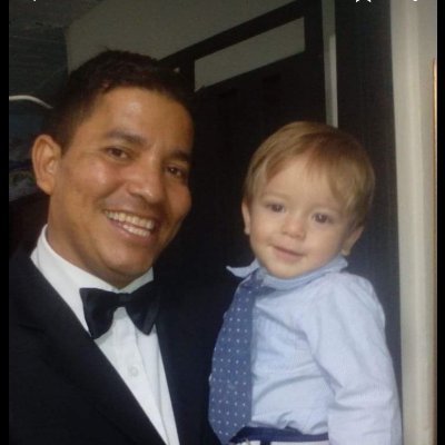 emprendedor con anhelos de ayuda a gente que se ayude así misma