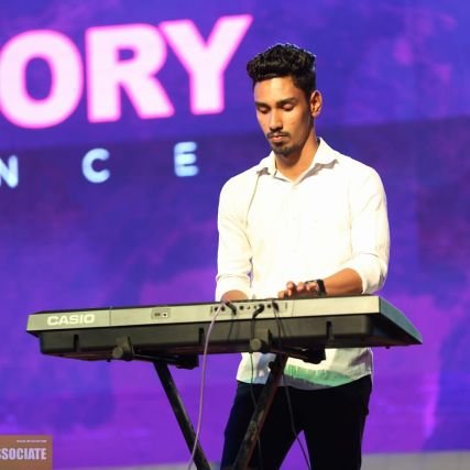 • Christ Alone ❤️ • Pianist @LionOfJudahLoJ 🎹 • Engineering 🎓 • #mensfashion🕴️