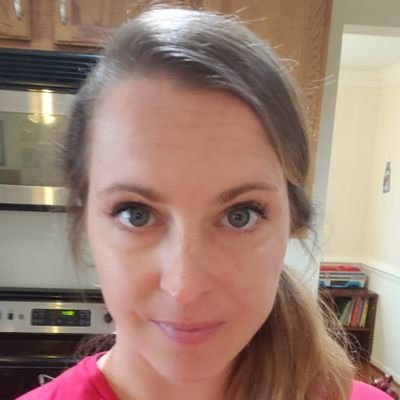 FantastiqueMade's profile picture. passionately dorky about French, tech, and teaching.