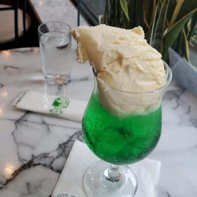 喫茶店・演劇・読書を愛する食いしん坊のごちゃまぜアカウント。 チョコレートエキスパート🍫日本アイスマニア協会会員🍨 演劇関係RT多いです。