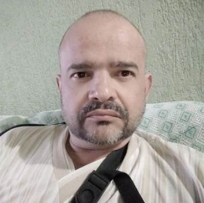 ernlozi's profile picture. Curto Engenheiros do Hawaii / Humberto Gessinger, leitura, esportes individuais e minha família.