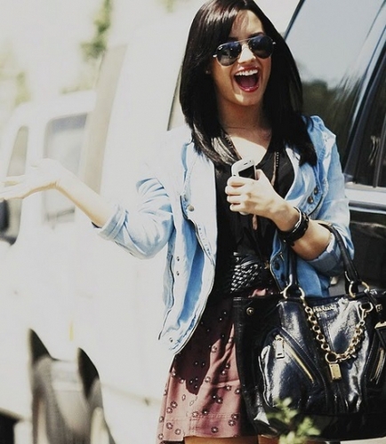 Disney ~O PODER~ Jonas, Miley, Demi e Selena ♥ Noticias,Comentarios e Etc. Desde:10/12/2010- dona: @ScaarJonas Follow me? -qq