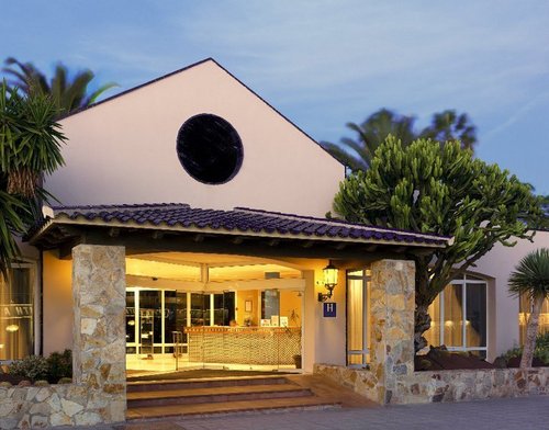 hoteldunapark's profile picture. Discover with us a place to escape from the crowds and immerse yourself in relaxation and comfort in a hotel where each person sets their own rhythm