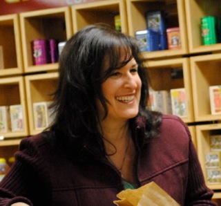 Entertainer, traveller, foodie, mother of two and wife of 1. Founder of https://t.co/mdEEqccnoC. My debut CD can be found at https://t.co/EHYKbRUF7w
