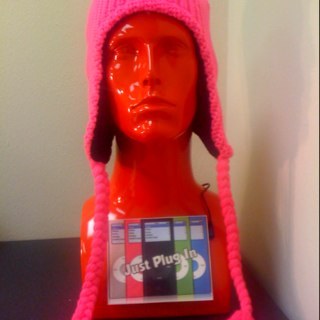 ibeanirocks's profile picture. Just plug the iBEANi's built-in speakers into any iPod, MP3, Blackberry or Droid for thirst quenching sound, without the pain of pesky, uncomfortable ear buds.