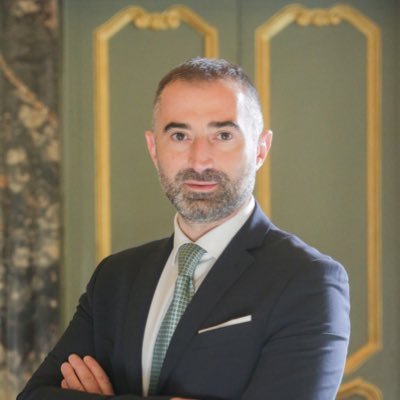 Chief strategy officer @unimercatorum  Chi accende una luce al buio si aspetti le zanzare. Ma, vale sempre la pena accenderne una!