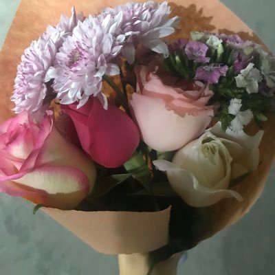 I love peace. Hope to know more smart, friendly, kind, wise friends. I like to learn everything interesting and fun.