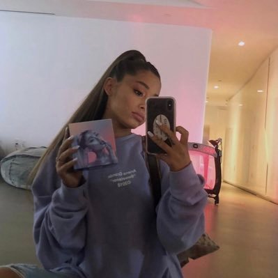 ArianaGrande_Korea