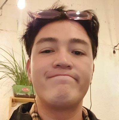 emotionalchav's profile picture. 