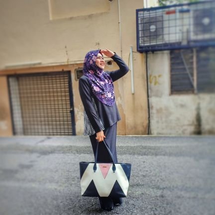 ComotKitty's profile picture. 🖥️𝕎𝕠𝕣𝕜𝕚𝕟𝕘 𝕞𝕠𝕥𝕙𝕖𝕣 
🛍️𝔹𝕦𝕤𝕚𝕟𝕖𝕤𝕤 𝕨𝕠𝕞𝕖𝕟 
🧕𝕂𝕙𝕒𝕚𝕣𝕚 𝕎𝕚𝕗𝕖 
👩‍👧‍👧𝕄𝕒𝕞𝕒 ℍ𝕒𝕟𝕚𝕤 & ℍ𝕒𝕟𝕟𝕒𝕙