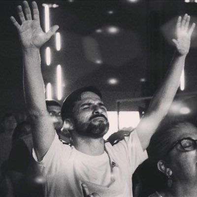 “Prometendo-lhes liberdade, eles mesmo são escravos da corrupção - porque as pessoas são escravas daquilo que as derrota.” 2 Ped. 2:19