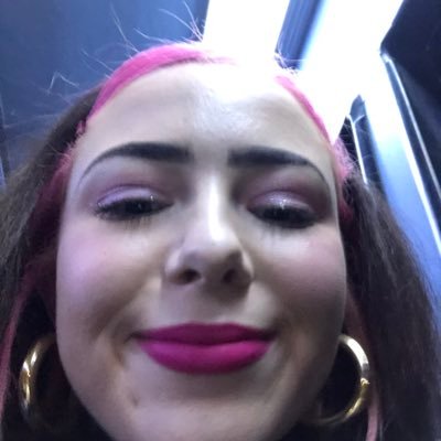 AmberrConnell's profile picture. 🐠 ⋆ 🐯 🎀 𝒬𝓊𝒾𝓇𝓀𝓎 𝒶𝓃𝒹 𝐹𝓁𝒾𝓇𝓉𝓎 🎀 🐯 ⋆ 🐠