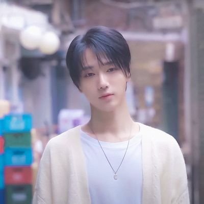 ELF, Eri & My Day.
I stand Yesung, Suho, Chen and Dowoon.