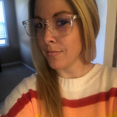 monique142504's profile picture. 