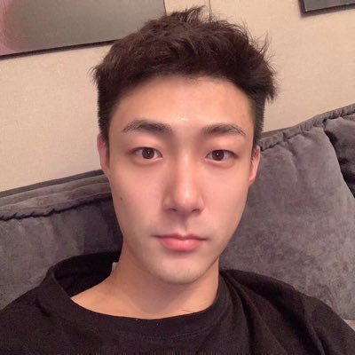 居住深圳，喜欢白袜黑袜，偏1。可以做零。