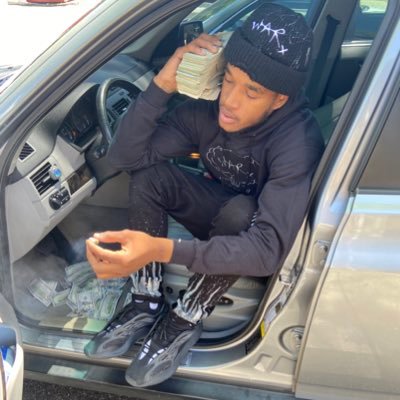 I’m In BARKA BUILDING 🏪, or I’m ON DBLOCK 🏚... Or Prolly UPTOP📍 #FREEDAINNOCENT🗝 #LLKARNO💰#LLBLUV🖤 #LLCHOPO🖤 #WHOP🕊 #PHIL🕊 #DROCK🕊 #HERBO🕊 #FEE🕊